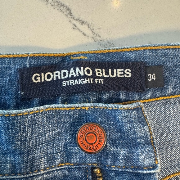 Classic Giordano Blue Jeans - Picture 3 of 4